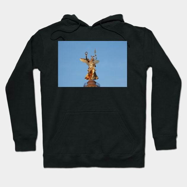 Goldelse, Viktoria statue on the Victory Column at Großer Stern in evening sun, Tiergarten, Berlin, Germany Hoodie by Kruegerfoto